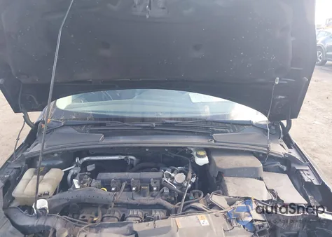 2018 Ford Focus Se z USA, uszkodzony, nr VIN 1FADP3F23JL321060